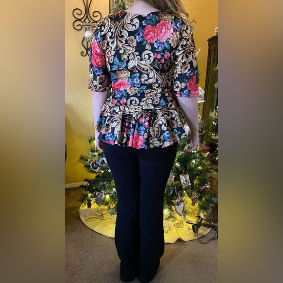 Vintage Jenny floral peplum blouse with pearl buttons and fleur-de-lis’s - Picture 4 of 9